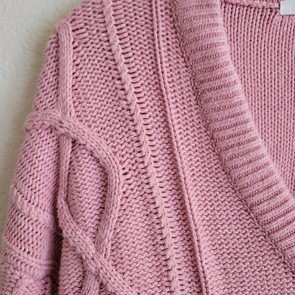H&M Soft Pink V-Neck Cable Sweater - Picture 4 of 4